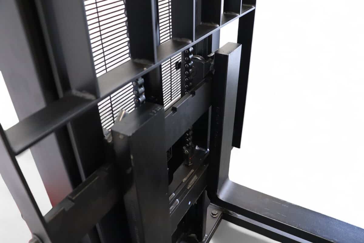 Triton straddle stacker with adjustable forks